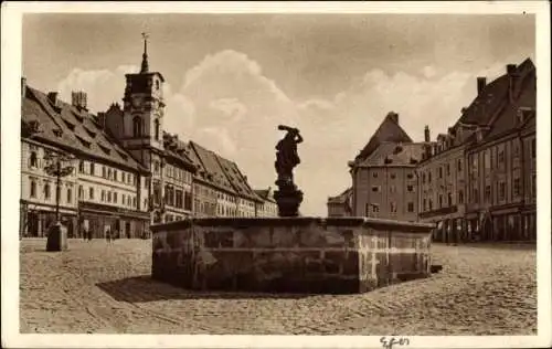 Ak Cheb Eger Reg. Karlsbad, Markt mit Rolandbrunnen, Kirchturm