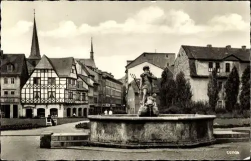 Ak Weimar in Thüringen, Neptunbrunnen und Löschhaus