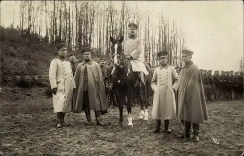 Foto Ak Bitche Bitsch Lothringen Moselle, Deutsche Soldaten in Uniformen, Pferd