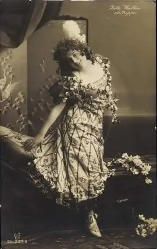 Ak Opernsängerin Reta Walter, Portrait als Puppe