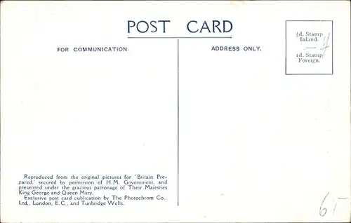 Ak Britisches Kriegsschiff, Inserting torpedo in firing tube, Seeleute