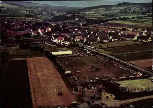 Ak Elfershausen in Unterfranken, Gästehaus Ullrich, Sportgelände, Luftbild