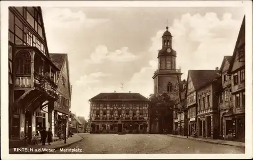 Ak Rinteln a.d. Weser, Partie am Marktplatz mit Nikolaikirche und Stadthaus