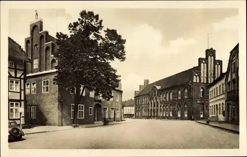 Ak Parchim in Mecklenburg, Schuhmarkt, Straßenpartie