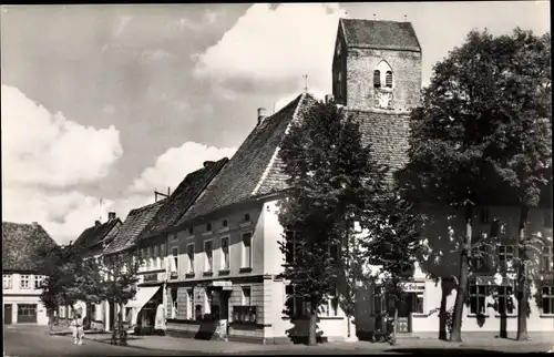 Ak Parchim in Mecklenburg Vorpommern, Philipp Müller Straße, Turmuhr