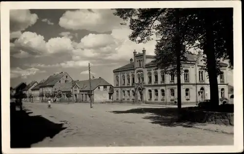 Ak Brüel in Mecklenburg, Rathaus, Straßenpartie