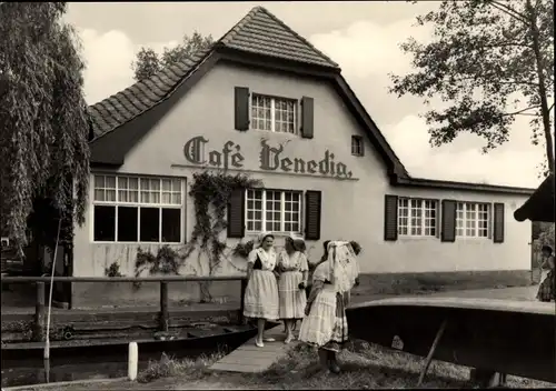 Ak Lehde Lübbenau im Spreewald, Café Venedig, Frauen in Tracht, We Blotach
