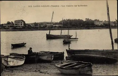 Ak Saint Gilles Croix de Vie Vendée, le Châlets sur la Rivière, bateaux