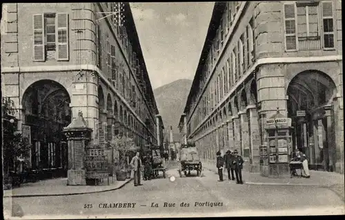 Ak Chambery Savoie, La Rue des Portiques