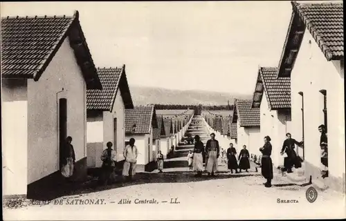 Ak Sathonay Camp Rhône, Allee Centrale