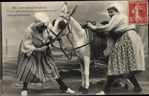 Ak Les Sables d'Olonne Vendée, Frauen in Tracht, Esel