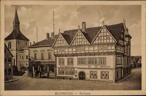 Ak Blomberg in Lippe, Straßenpartie mit Rathaus und Ratskeller