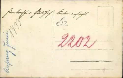 Foto Ak Unbekannter Ort, Teichpartie, Ortsansicht, Bauernhof