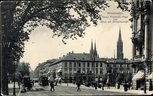 Ak Wiesbaden in Hessen, Kaiser Friedrich Platz und Blick auf Wilhelmstraße