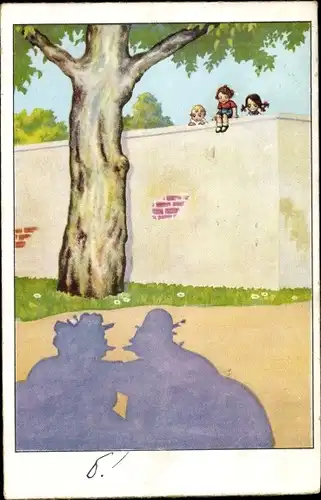 Ak Liebespaar, Schatten, Kinder schauen über eine Mauer