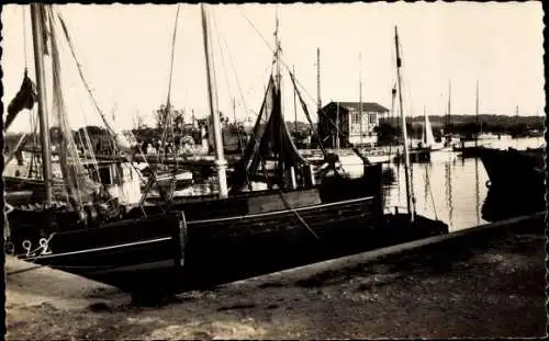 Ak Ouistreham Riva Bella Calvados, Un coin du port