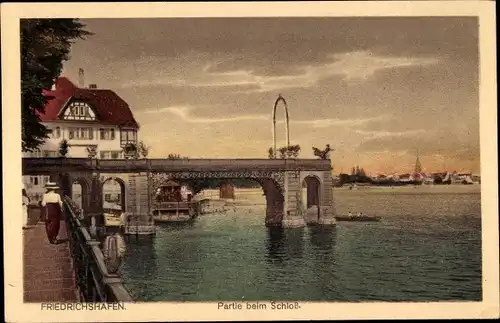 Ak Friedrichshafen im Bodenseekreis Baden Württemberg, Partie beim Schloss, Boot