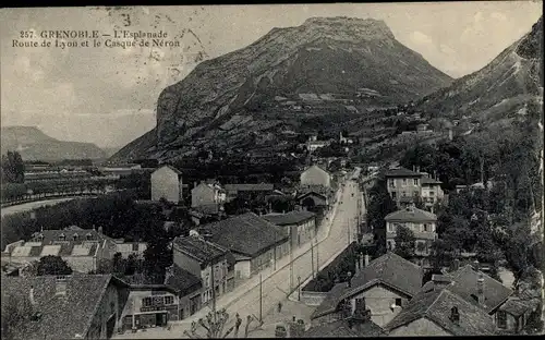 Ak Grenoble Isère, L'Esplanade, Route de Lyon et le Casque de Neron