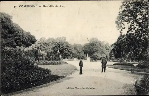 Ak Compiègne Oise, Une allee du Parc