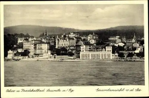 Ak Sassnitz auf Rügen, Gesamtansicht vom Wasser aus gesehen