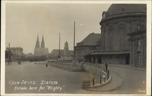 Foto Ak Deutz Köln am Rhein, Bahnhof, Straßenseite