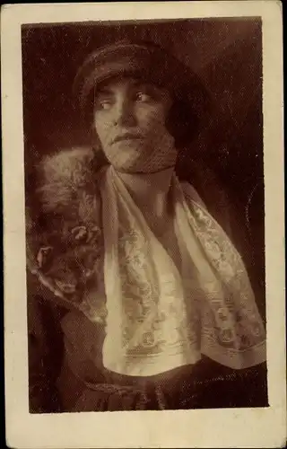 Foto Ak Portrait einer Frau, Mütze, Gesichtsnetz, Hatty and Mac Deece