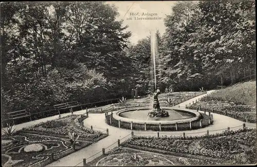 Ak Hof an der Saale Oberfranken Bayern, Anlagen am Theresienstein, Fontäne, Rabatten