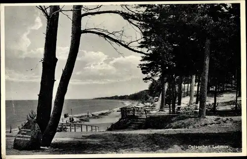 Ak Lubmin, Ostseebad, Blick vom Waldrand auf den Strand mit Meer