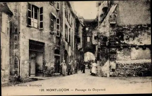 Ak Montluçon Allier, Passage du Doyenne