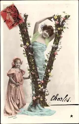 Buchstaben Ak V, Frau und Mädchen