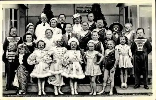Ak C.H. Schäfers Zirkus Stadt Liliput, Kostüme, Gruppenfoto