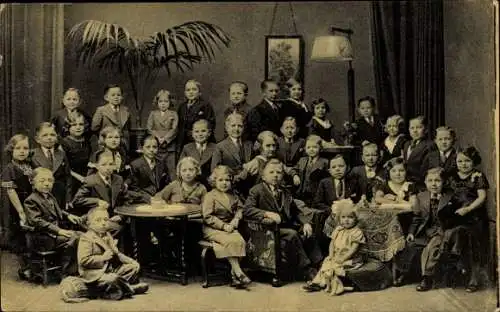 Ak Schaefer's Märchenstadt "Liliput", Liliputaner