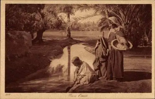 Ak Volkstypen Afrika Maghreb, Frauen beim Wäsche waschen am Fluß