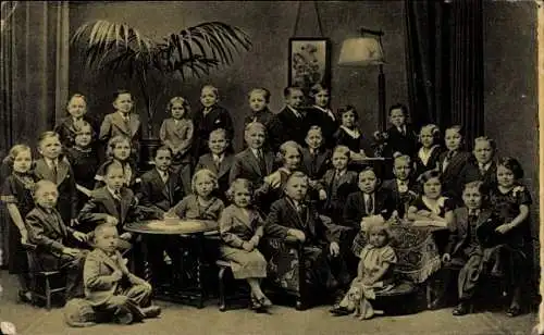 Ak Schaefer's Märchenstadt Liliput, Liliputaner