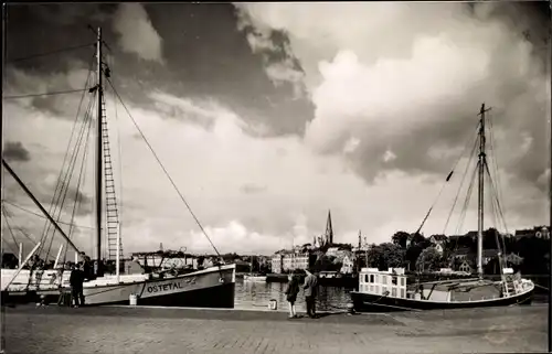 Ak Flensburg in Schleswig Holstein, Am Hafen, Segelschiff Ostetal