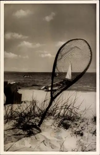 Ak Scharbeutz in Ostholstein, Strandpartie, Seesteg, Segelboot, Fischernetz