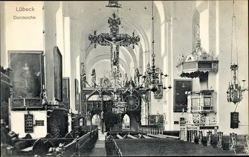 Ak Hansestadt Lübeck, Innenansicht Domkirche, Retabel, Kruzifix, Kanzel, Epitaphe