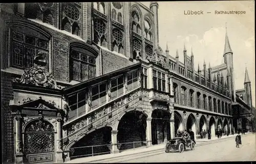 Ak Lübeck in Schleswig Holstein, Rathaustreppe