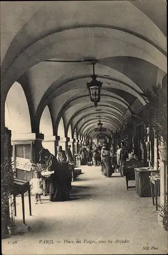 Ak Paris IV. Arrondissement Hôtel de Ville, Place des Vosges, sous les Arcades