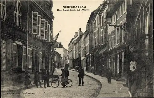 Ak Neufchâteau Lothringen Vosges, Rue Saint Jean, La Mairie