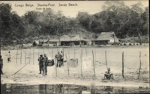 Ak Pool Malebo Stanley Pool DR Kongo Zaire, Congo Belge, Sandy Beach, Poste de bois