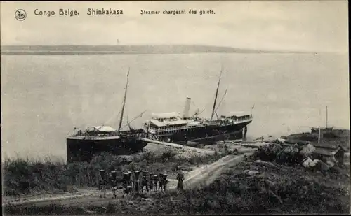 Ak Shinkakasa DR Kongo Zaire, Congo Belge, Steamer chargeant des galets