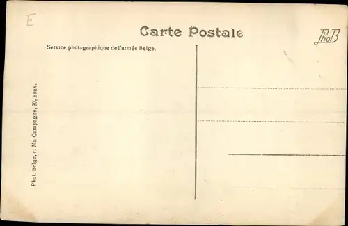 Ak Le Marechal Foch decore des Soldats, SA le Roi s'entretient avec ceux-ci, Albert I.