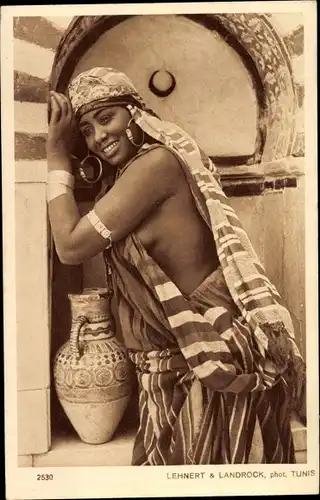 Ak Tunis Tunesien, Negresse, Junge Frau in traditioneller Kleidung