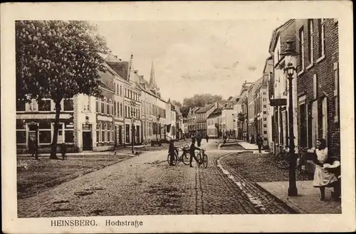 Ak Heinsberg im Rheinland, Blick in die Hochstraße, Fahrradfahrer