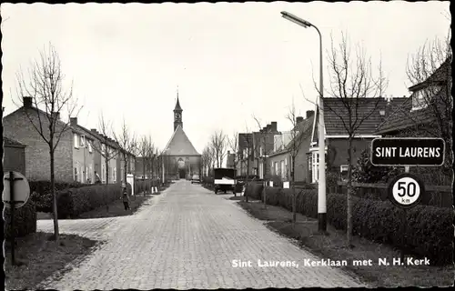 Ak Sint Laurens Zeeland, Kerklaan met N. H. Kerk