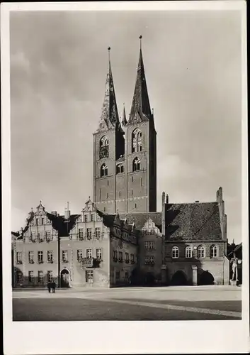 Ak Stendal in der Altmark, Rathaus und Marienkirche