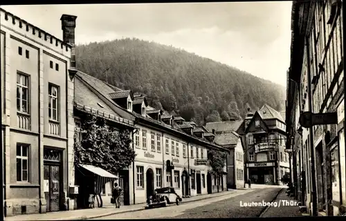 Ak Leutenberg in Thüringen, Straßenpartie, Auto