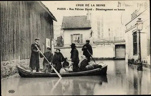 Ak Paris XVI., Crue de la Seine, Rue Felicien David, Demenagement en bateau