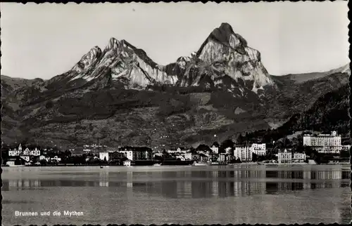 Ak Brunnen Kt Schwyz, Ortsansicht, Mythen